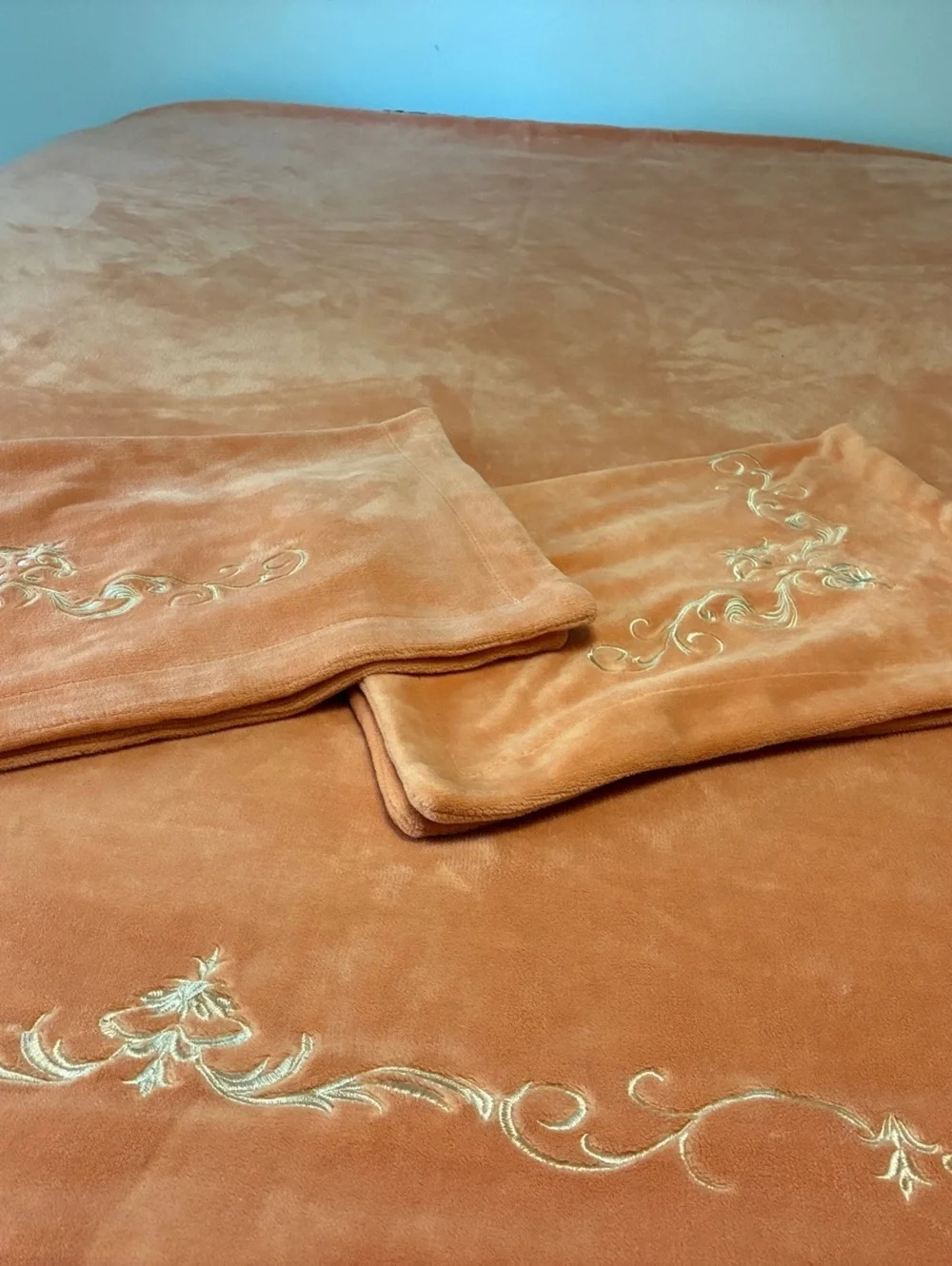 Queen coral Velour Bedspread and Duvet shams Set 4-Piece